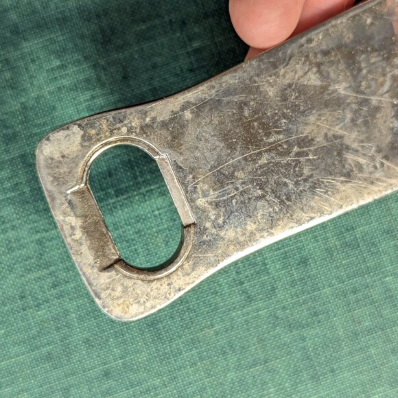 Flat metal Guinness bottle opener - Picture 8 of 9